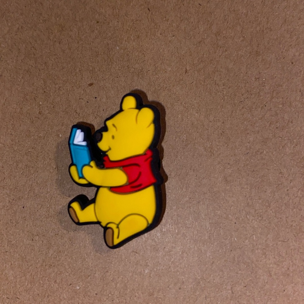 π6/$12π Winnie the Pooh Croc Charm